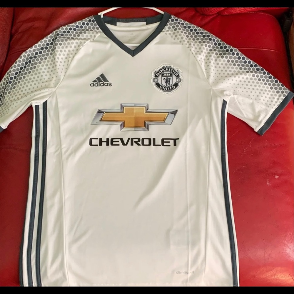 Manchester United 2017 away kit